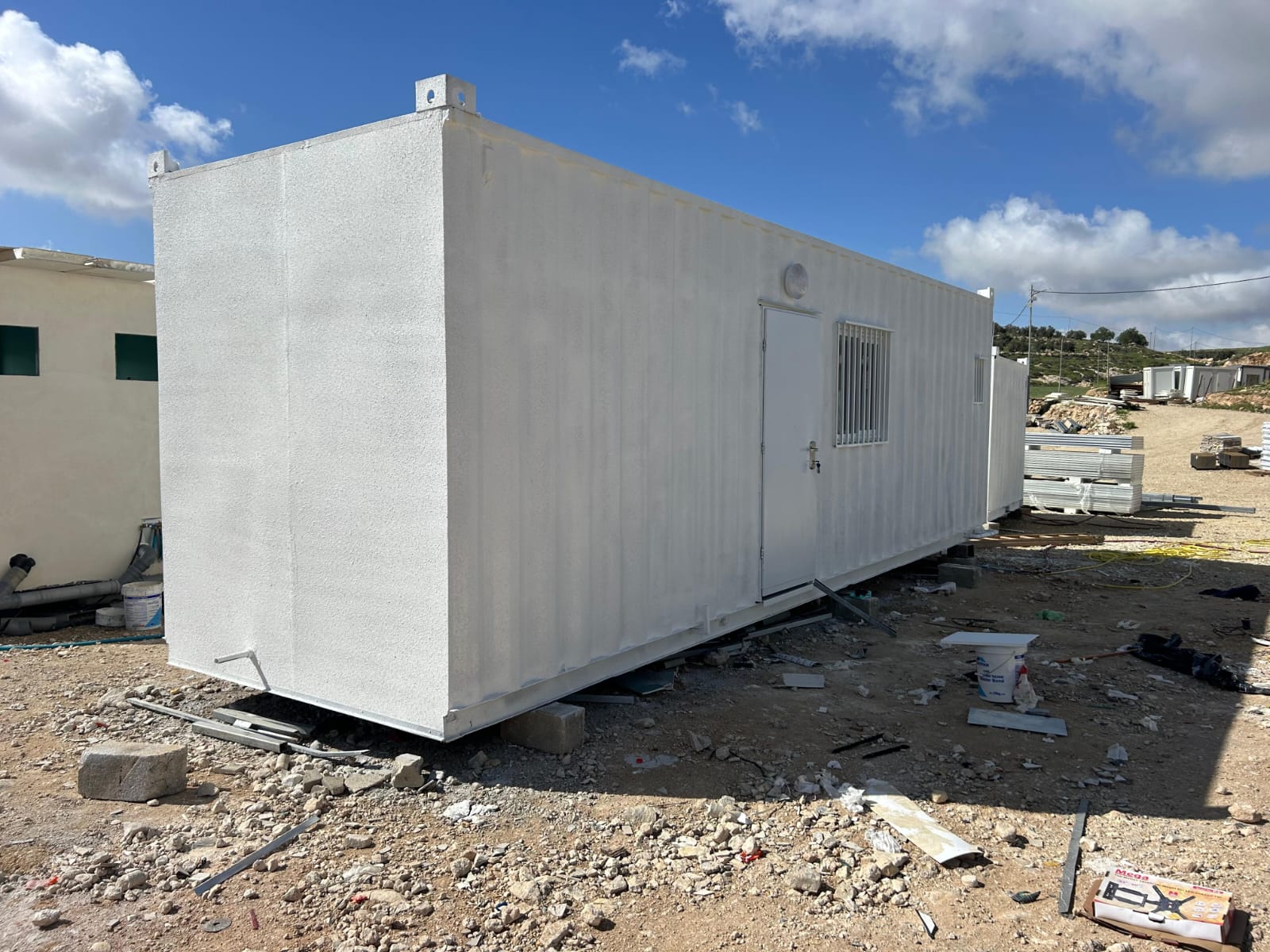 מכולה מוסבת למבנה מגורים בגודל 21.5 מ"ר