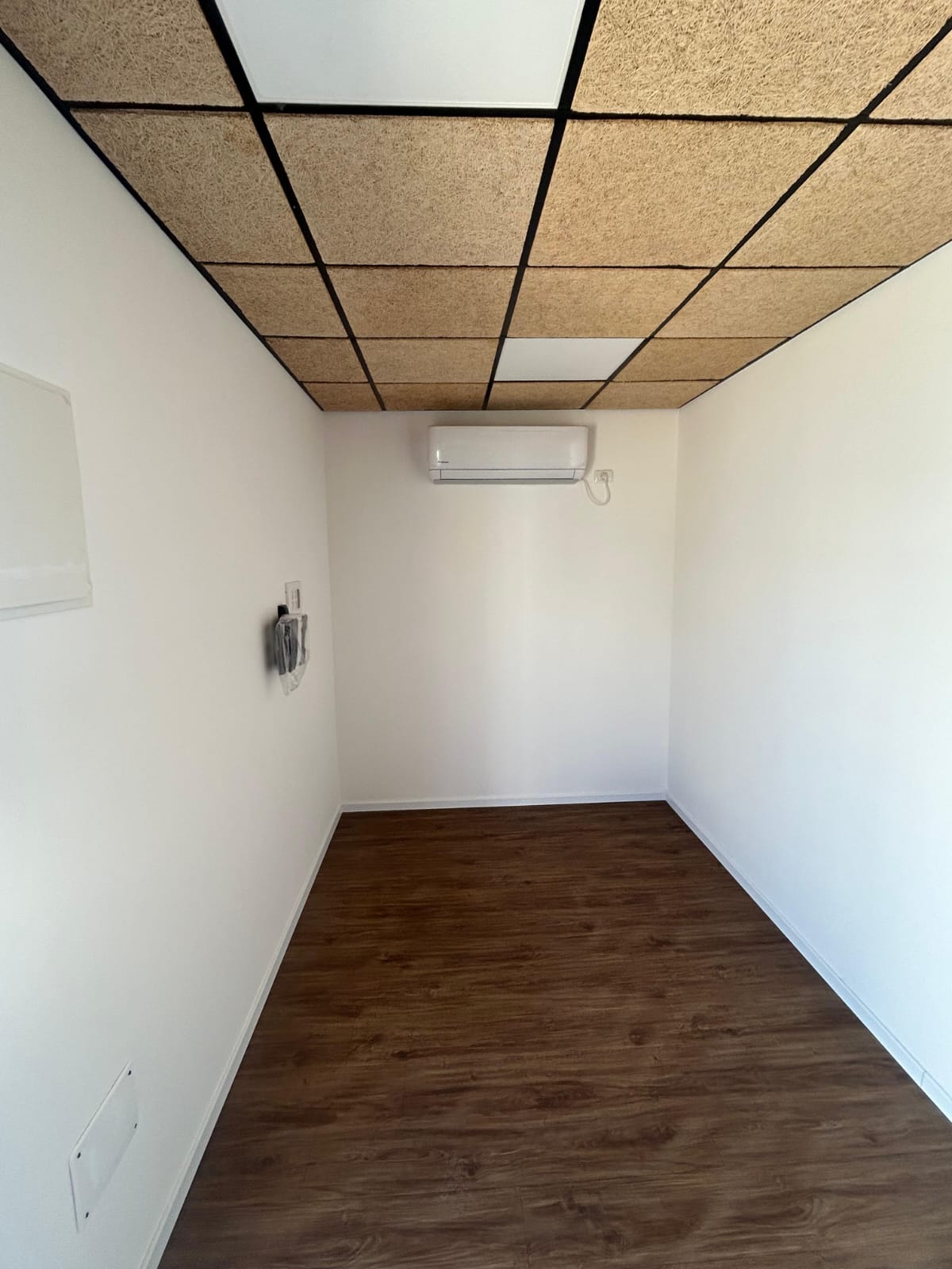 מכולה שהוסבה למבנה מגורים בגודל 21.5 מ"ר