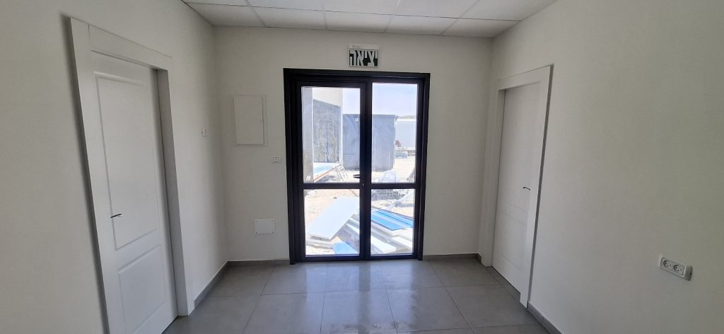 מבנה משרדים נייד ומבנה מגורי עובדים נייד