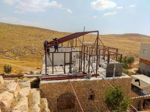 פרויקט-בניית-תוספת-קומה-למשפחת-שפירה-בכפר-אלדד-שלד-פלדה-וחפויים-פנלית-פח-13